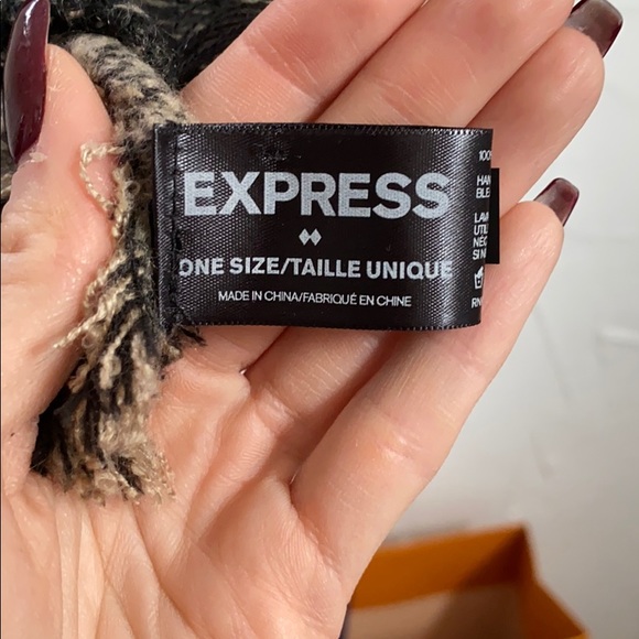 Handkerchief hem sleeveless sweater coverup - Picture 4 of 4